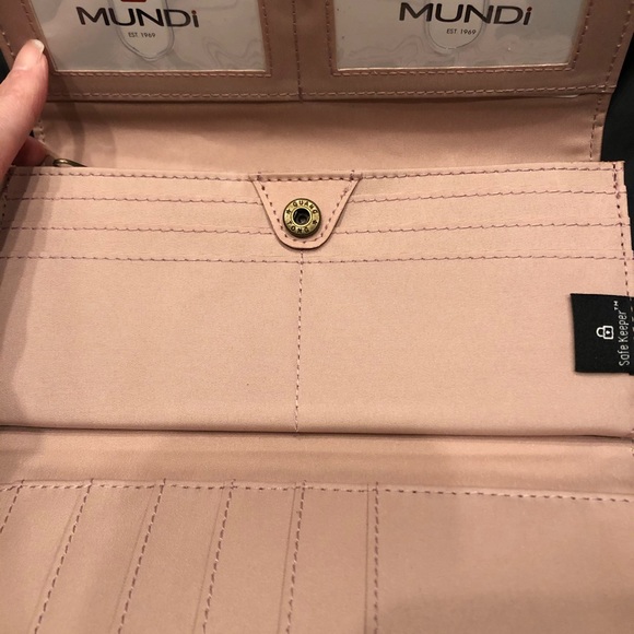 CUTE NEW WITH TAGS MUNDI WALLET! - Picture 5 of 6